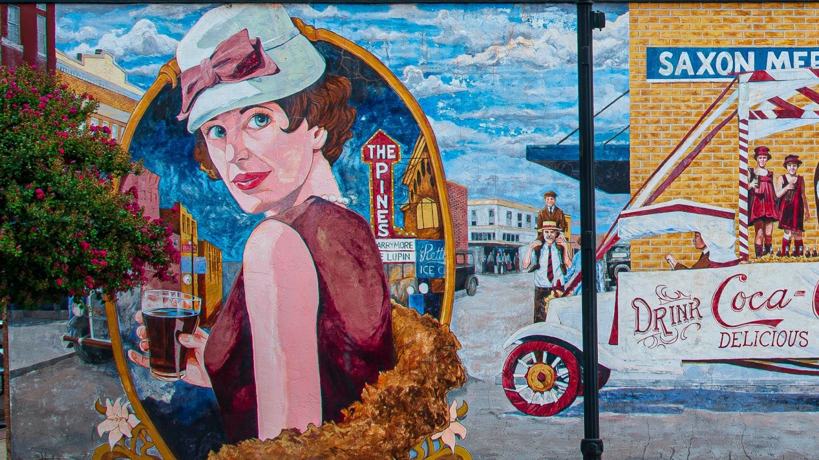 Flapper Girl Mural (Lufkin, Angelina County).